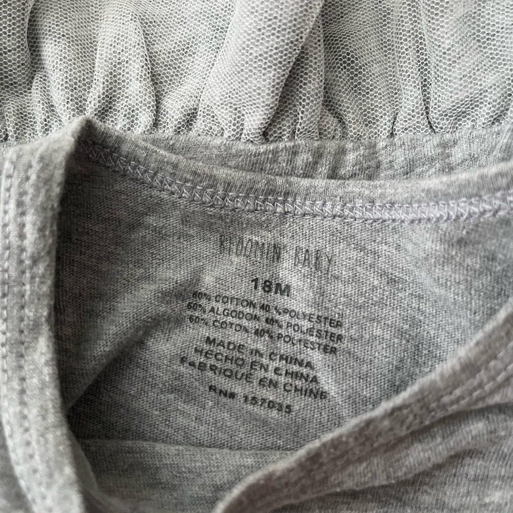 ⭐️ 5/$25 ⭐️ Gray Short Sleeve Girls 18M - Picture 2 of 2